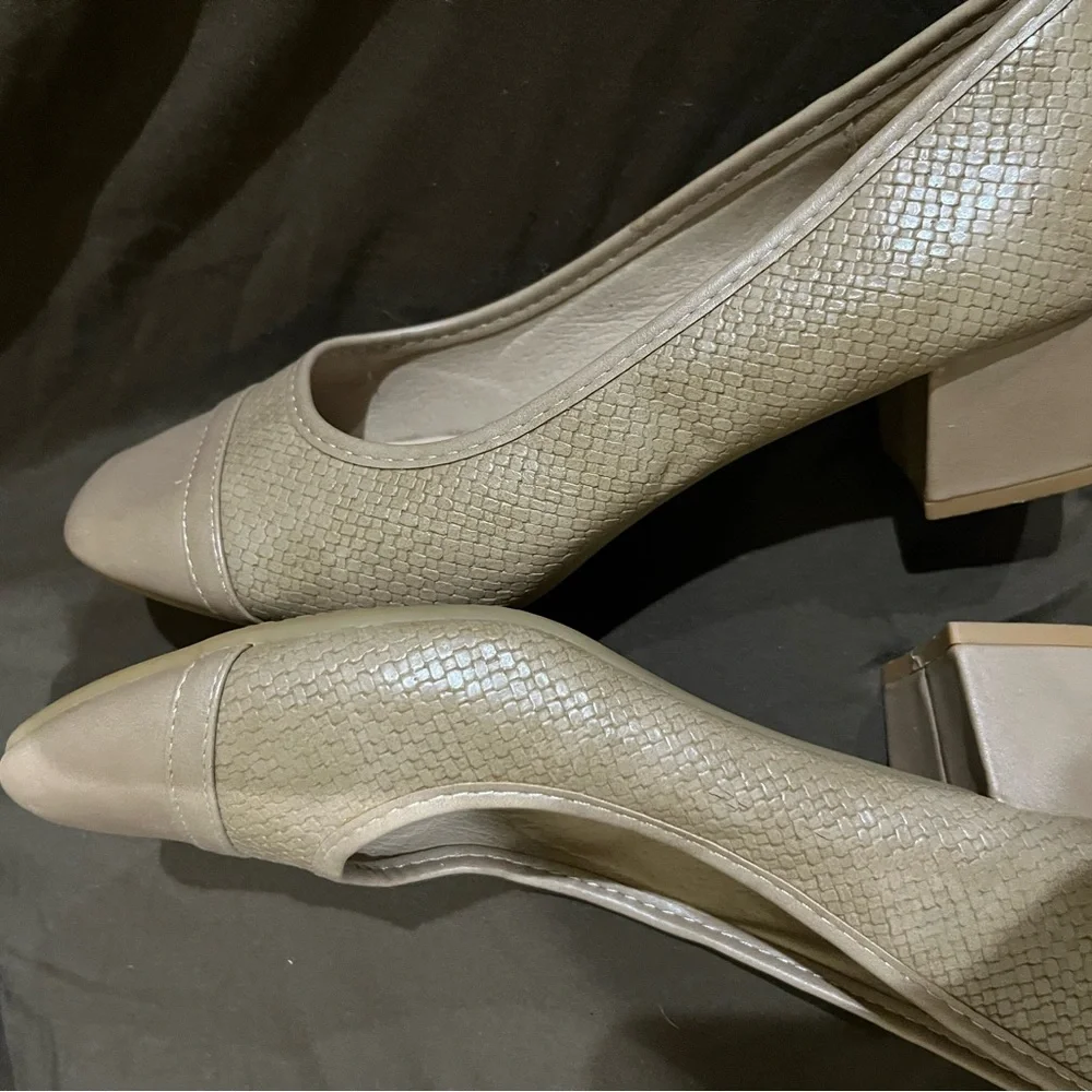 Stuff bundle - Tory Burch Cream Perforated Tote - Picture 3 of 16